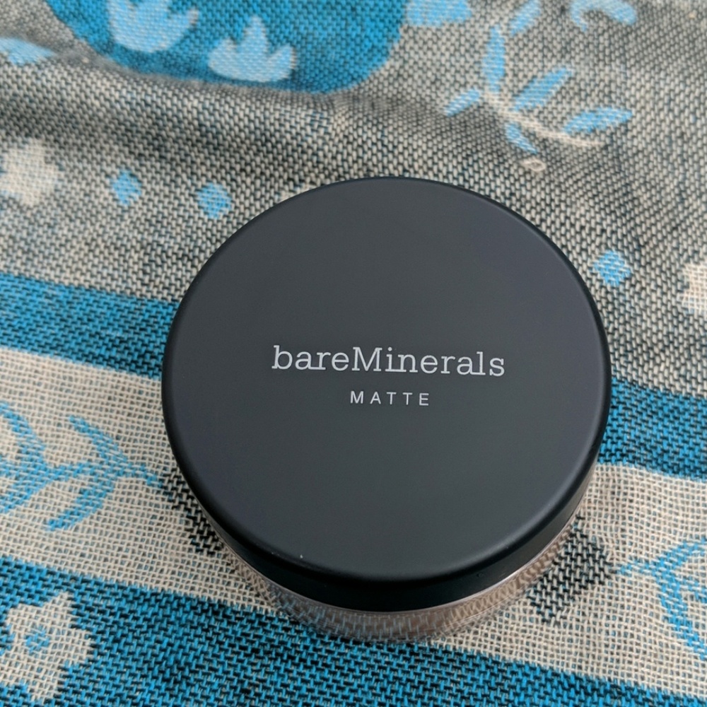 Matte foundation in golden deep-w50